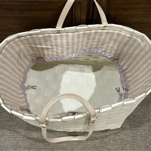 Handed By Go Weekender Bag - Picture 2 of 4